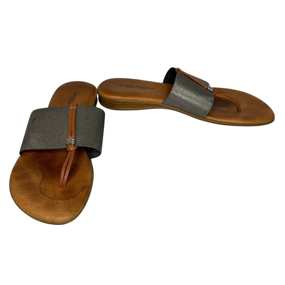 Andre Assous Nice Stretch Thong Sandals in Gray Platino Size 9